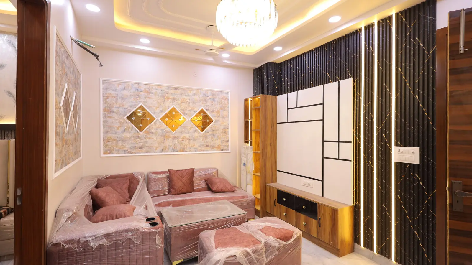 Photo 1 of 7: 3 BHK Flat, Uttam Nagar, listing 202601