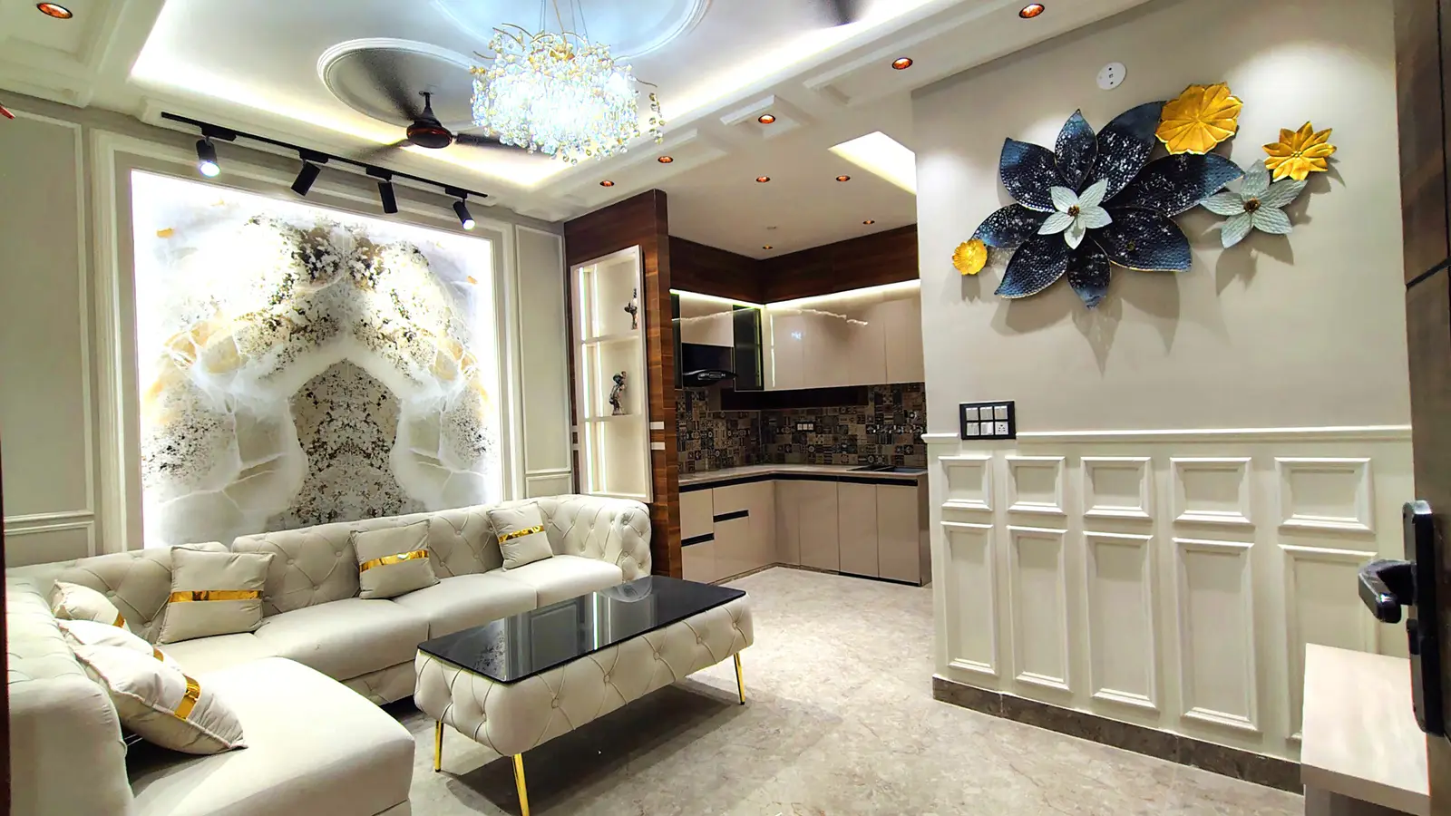 Photo 1 of 6: 3 BHK Fully Furnished Flat, Uttam Nagar, listing 202611